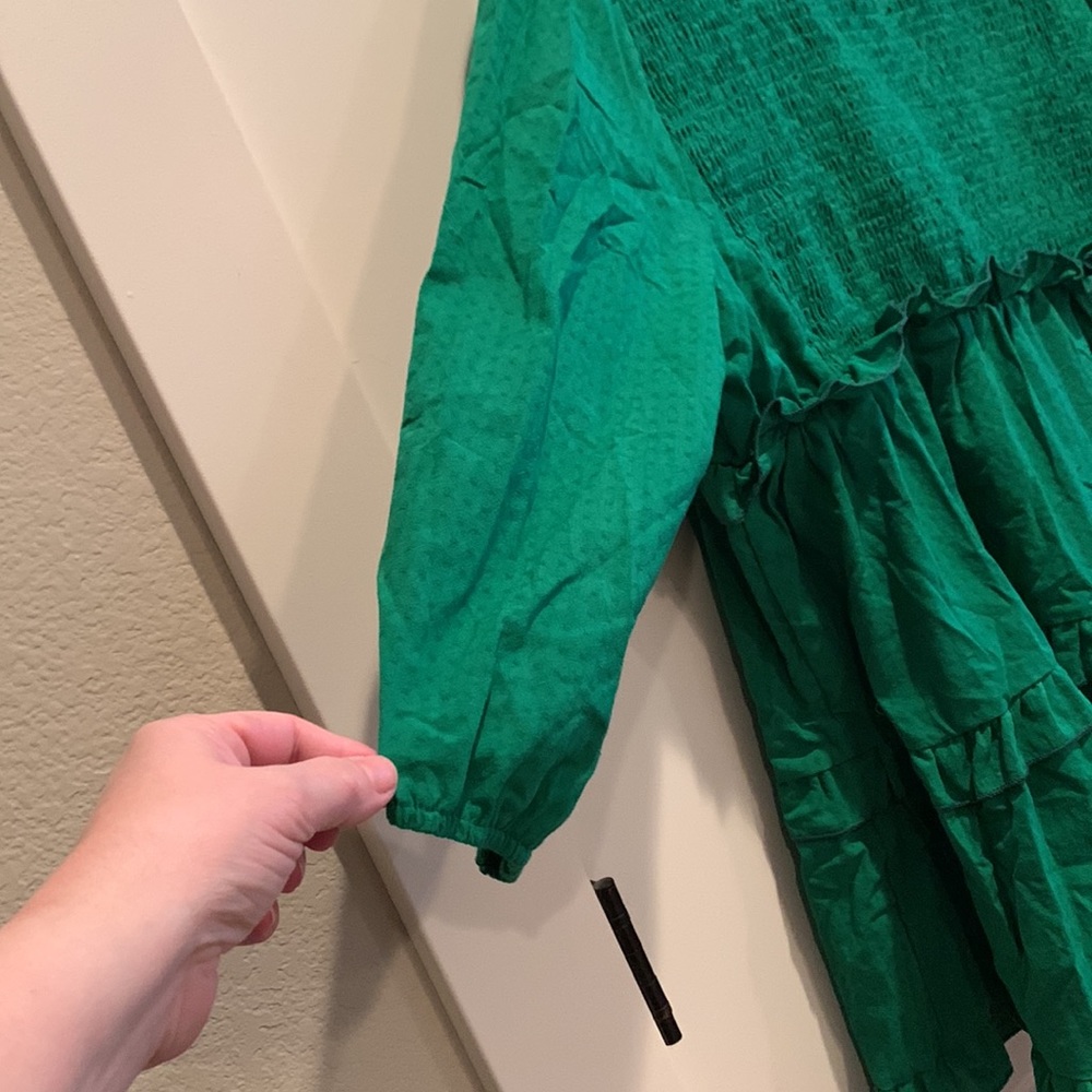 Kelly Green 💚 Ruffle Top - Picture 4 of 5